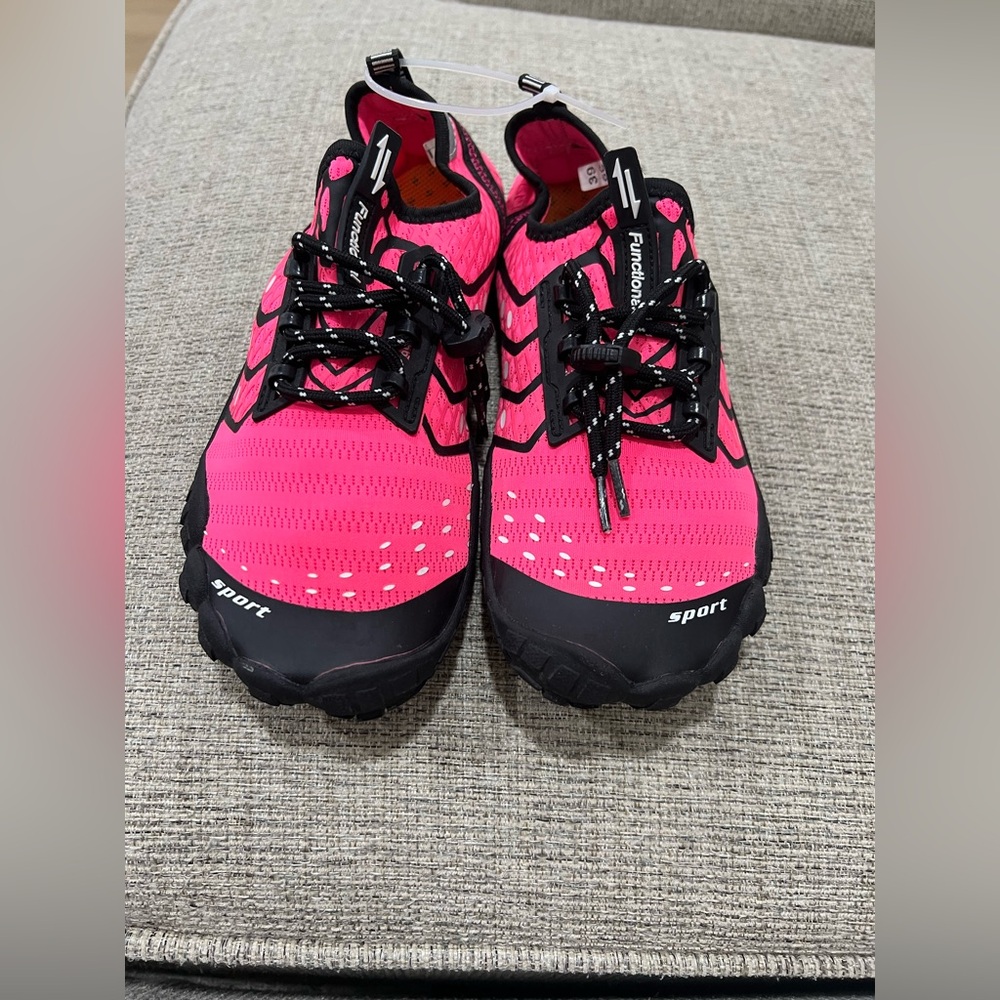 Vibram Women's Sport Shoes in Bright Pink and Black